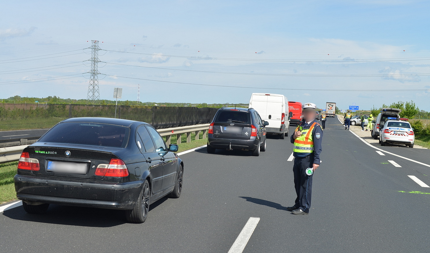 Megpördültek az autók az M86-oson – Ford és Audi ütközött Vép közelében