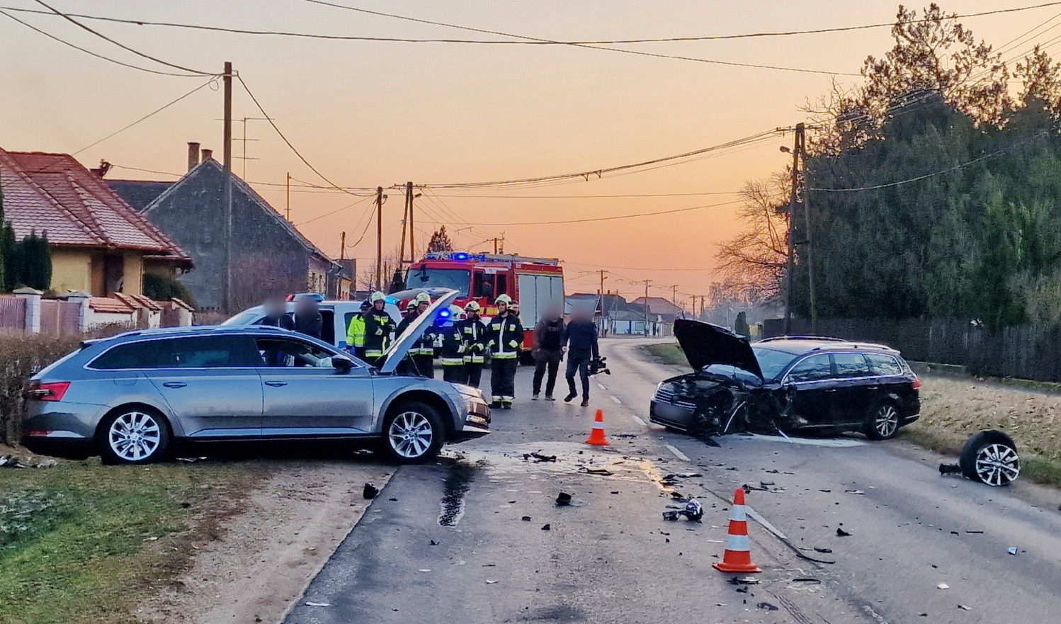 Három autó ütközött Rábapatyon – teljes útlezárás a 84-es főúton