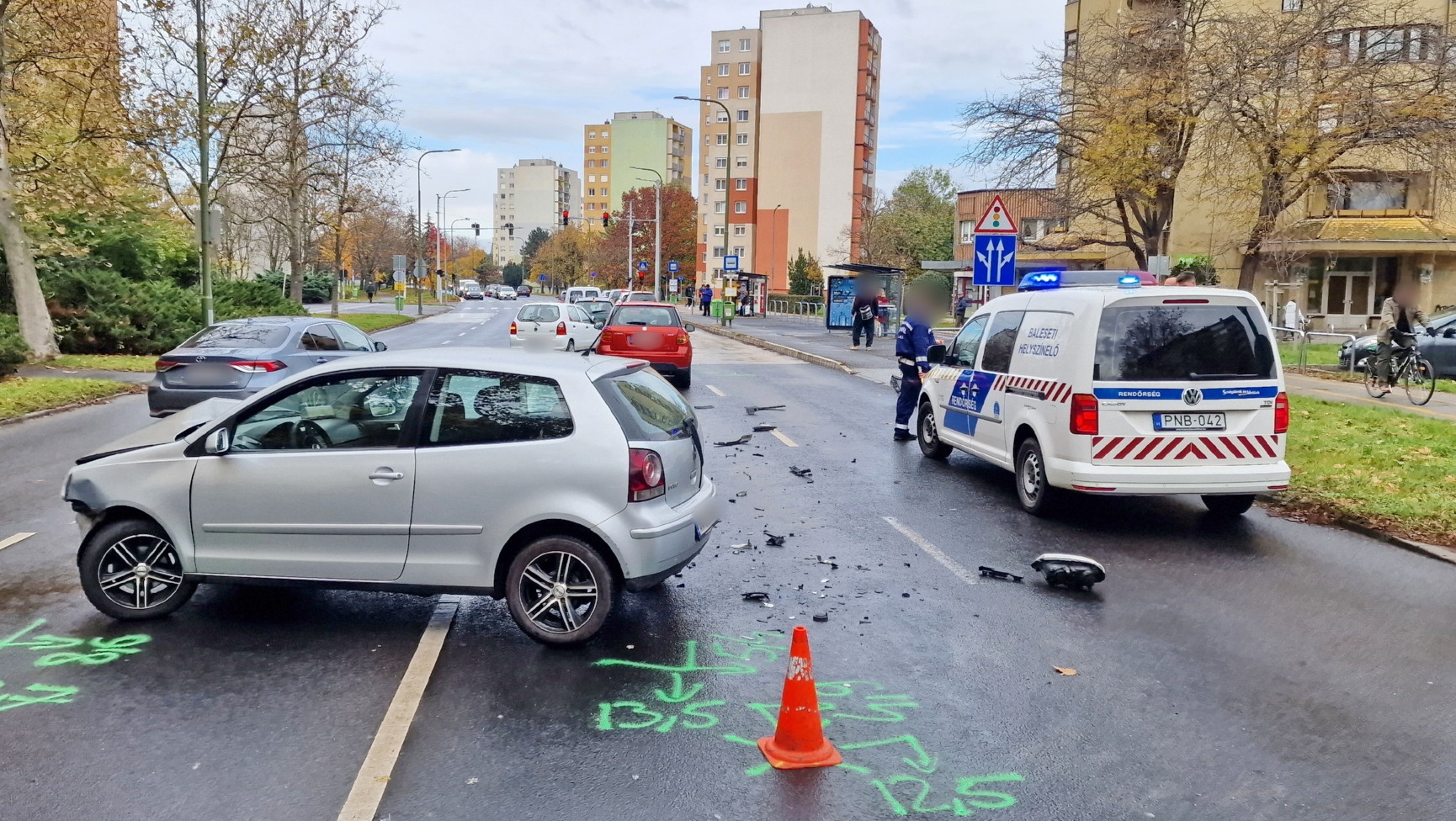 Friss vezetői engedéllyel okozott balesetet a VW vezetője - Suzukival ütközött egy tiltott balra kanyarodáskor