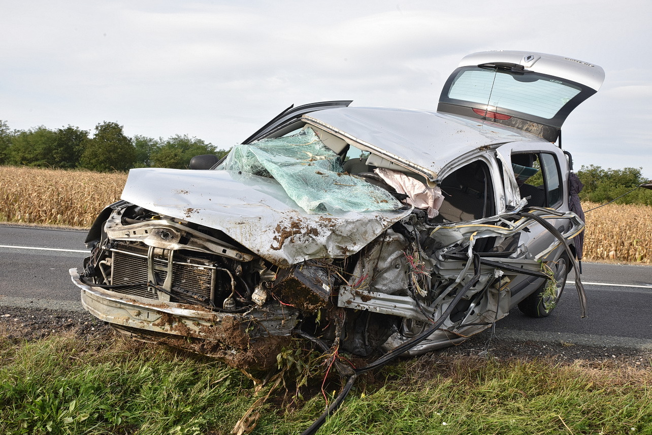 Félfrontális ütközés Vasszécseny közelében