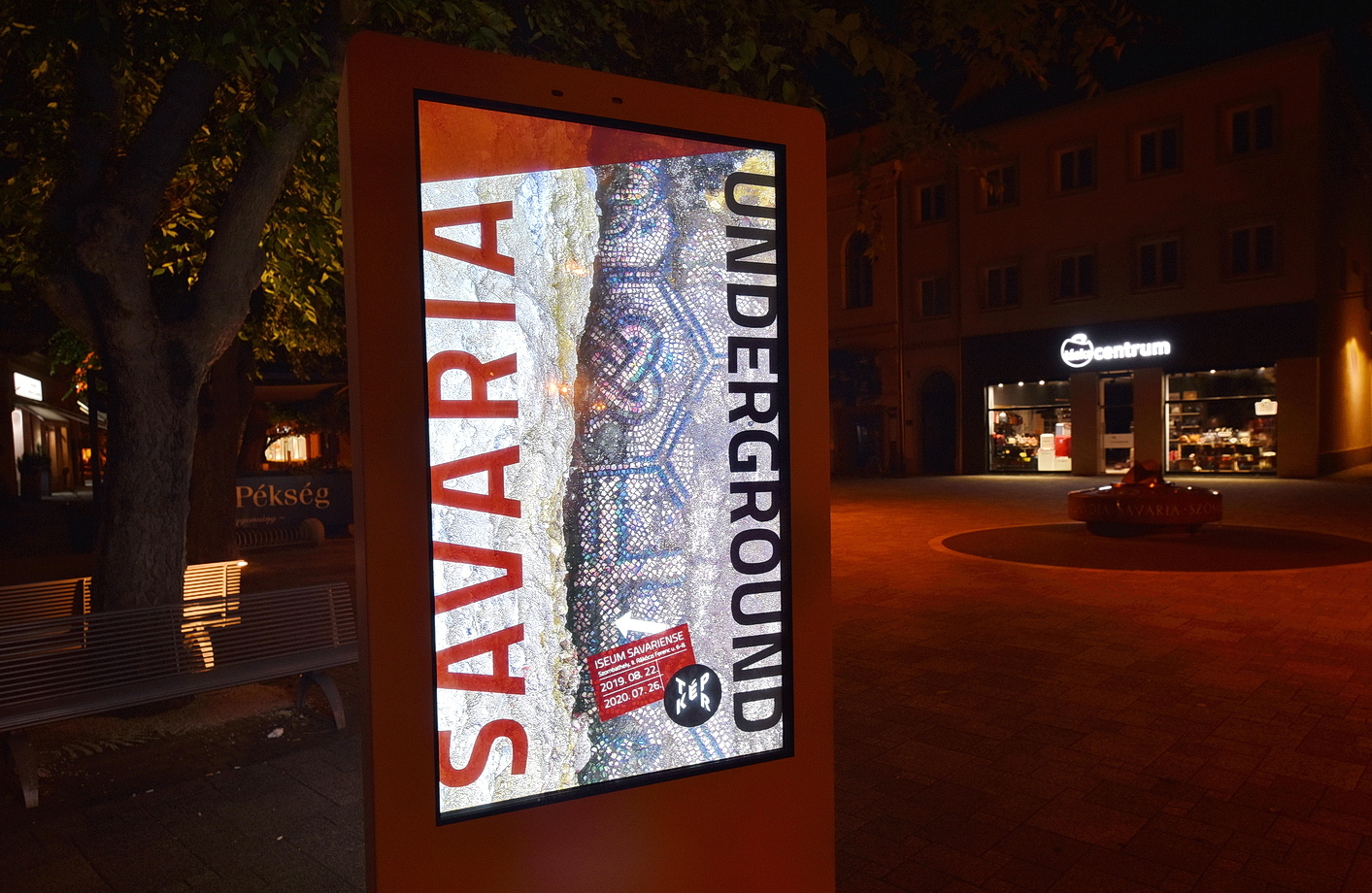 Hirdetőtábla Szombathely Fő terén