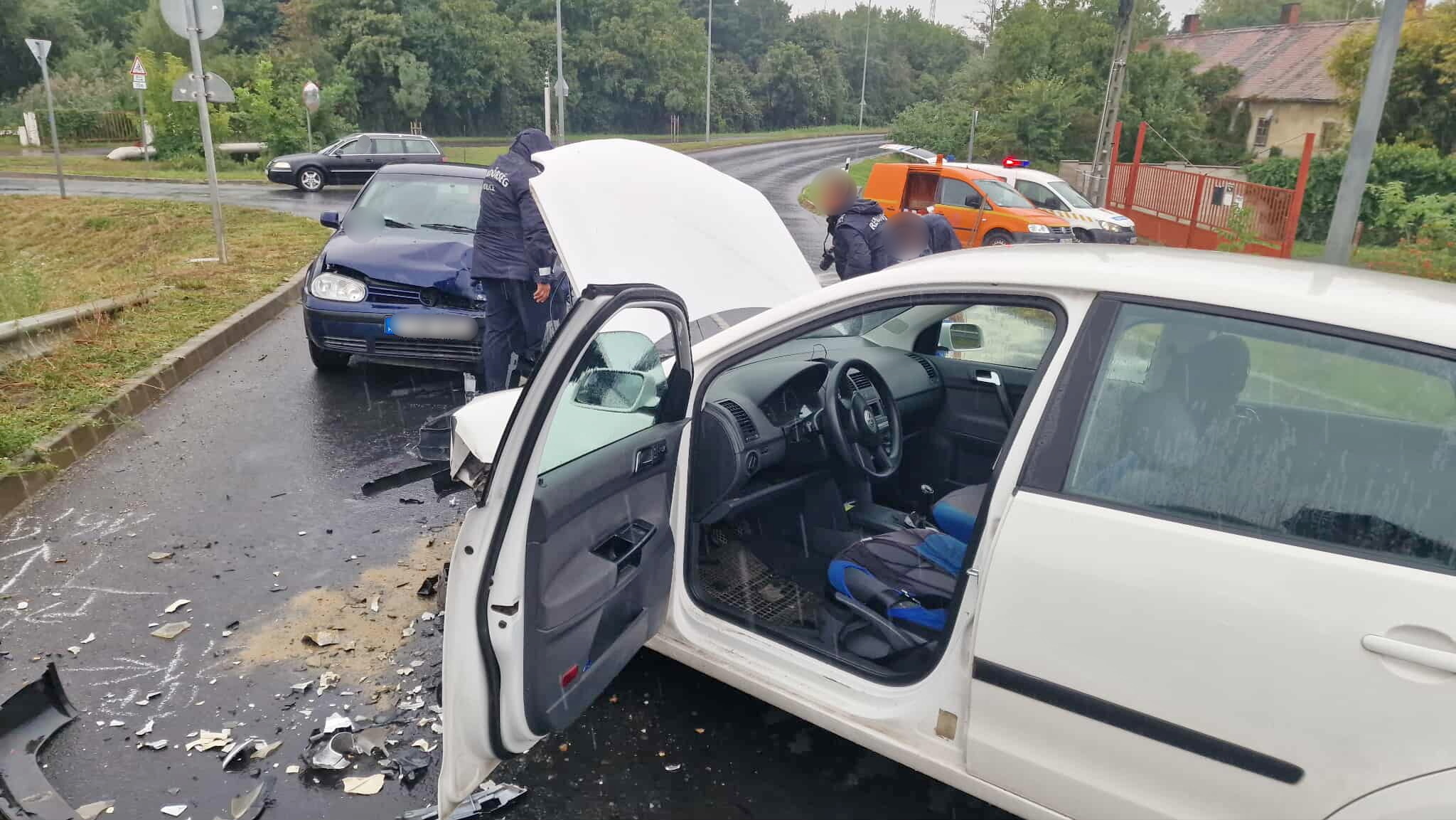 A felüljárón történt baleset részletei - két VW ütközött Szombathelyen