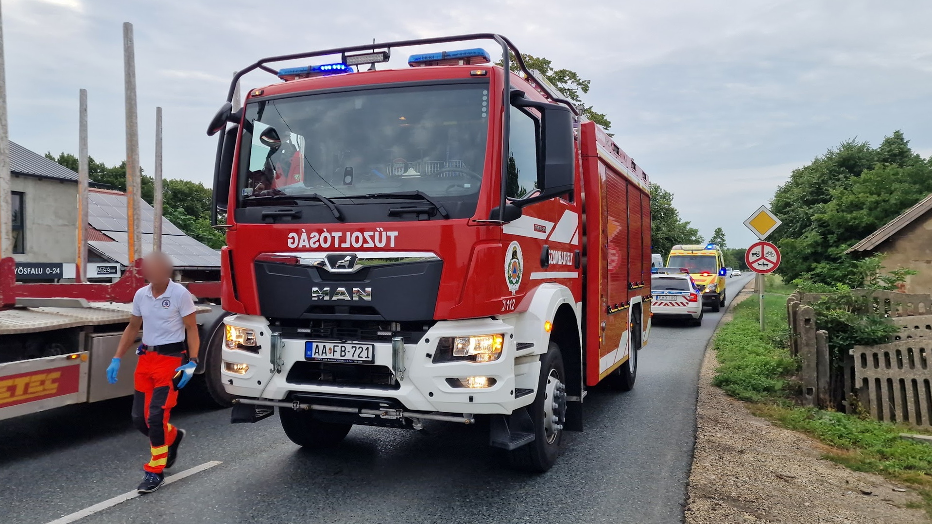 Mentők és tűzoltók érkeztek a helyszínre