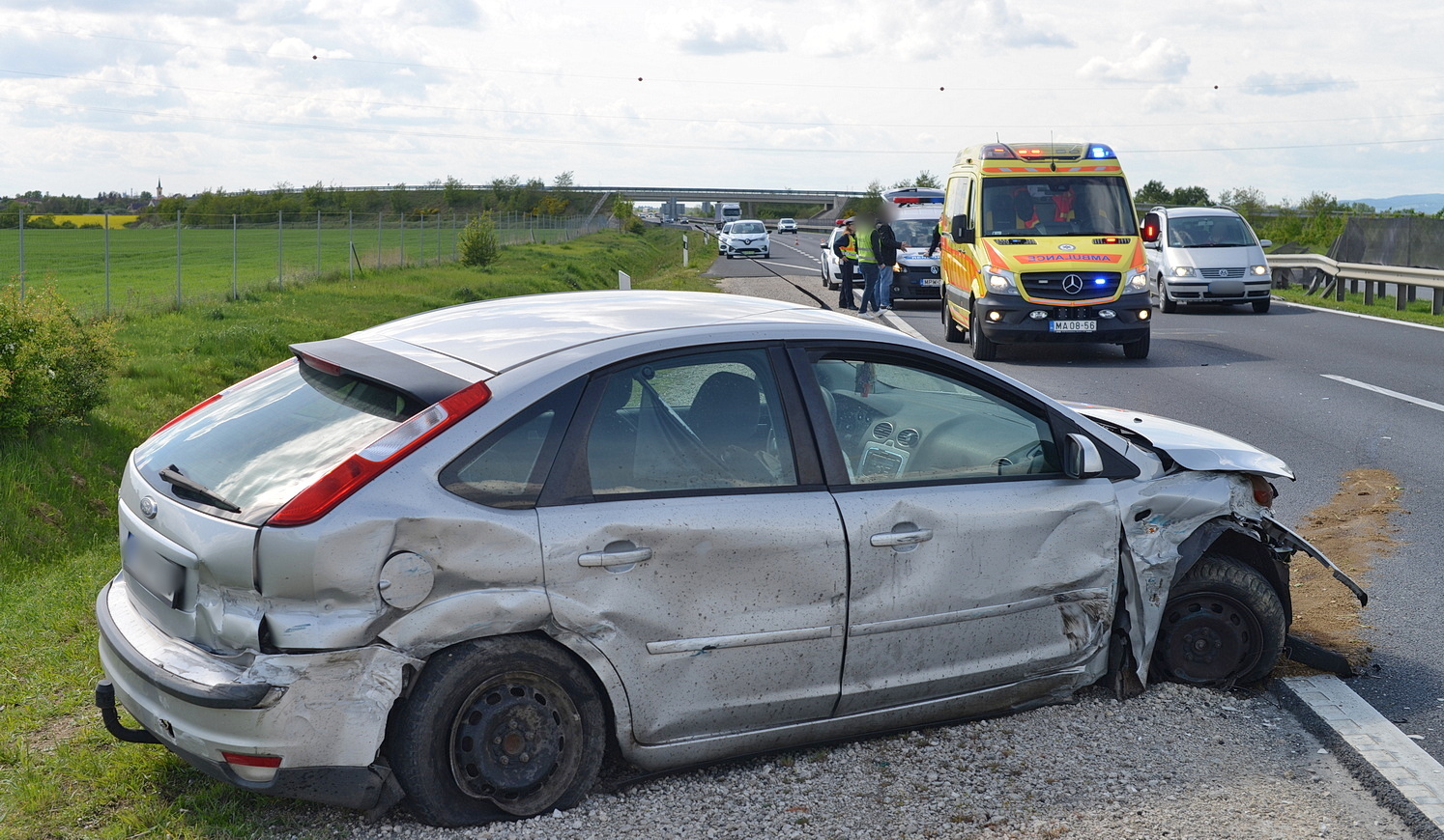 Megpördültek az autók az M86-oson – Ford és Audi ütközött Vép közelében