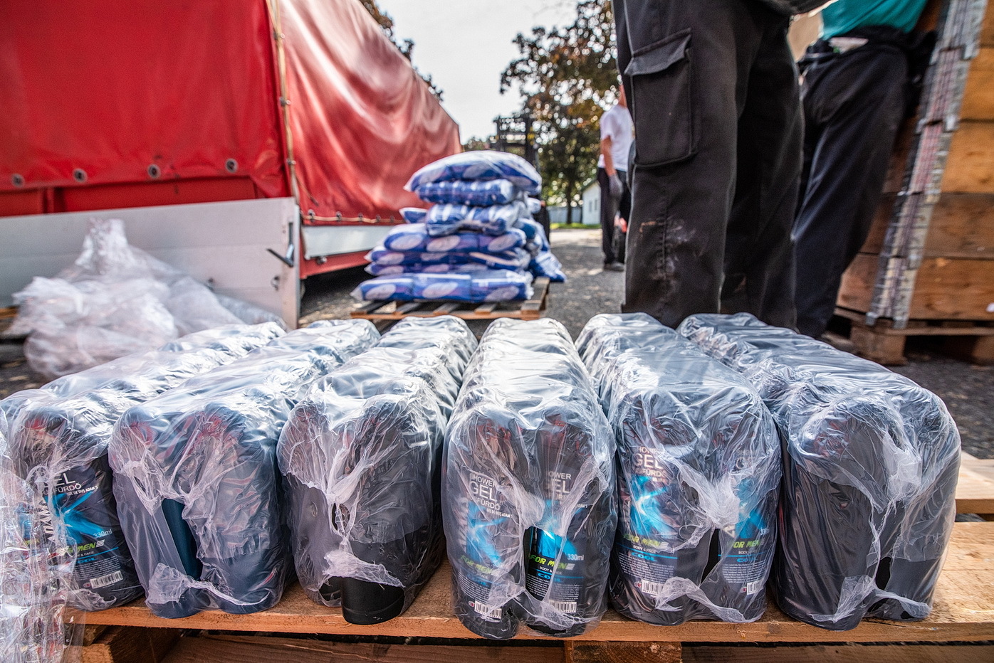 Segélyszállítmány indul a leszboszi leégett menekülttábor lakóinak  Fotó: Szőke Péter BM