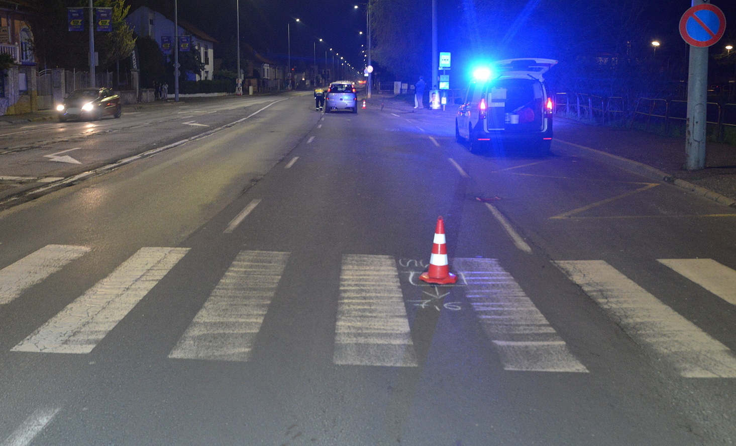 Egy csoportra figyelt az Opel sofőrje, amikor berobbant a szélvédő – súlyosan megsérült az elütött férfi Szombathelyen