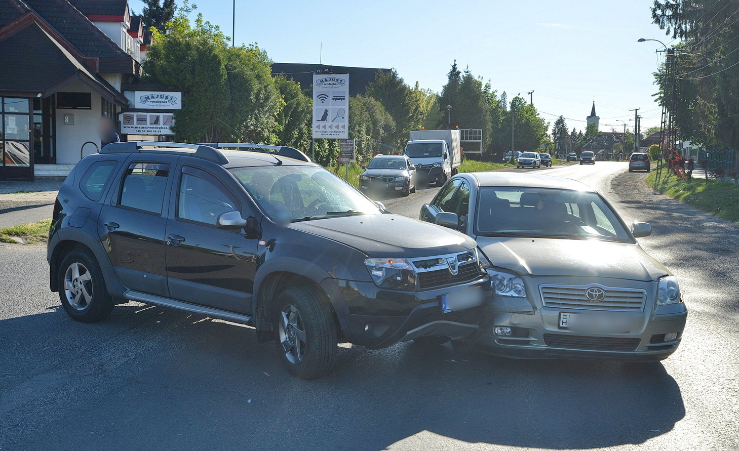 Dacia hajtott Toyotának Torony településen