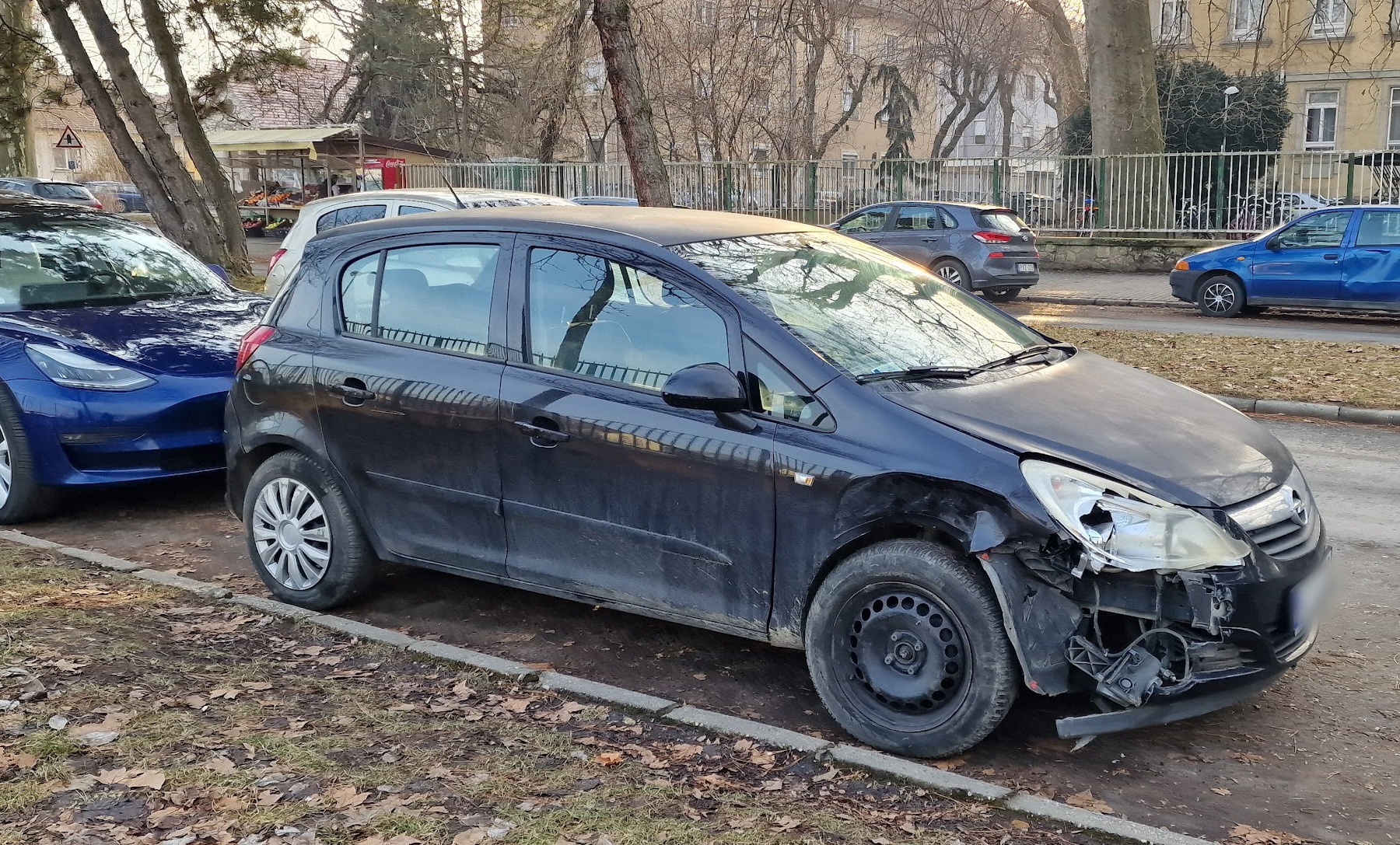 A parkolóból figyelmetlenül elinduló Renault okozott balesetet Szombathelyen, a Markusovszky utcában