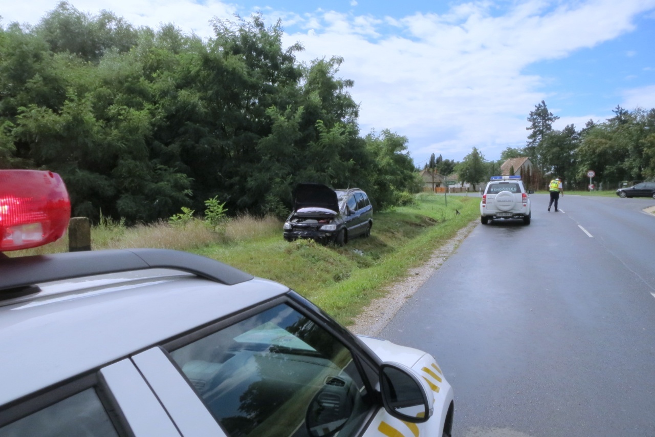 Felborult egy Opel Sárvár közelében