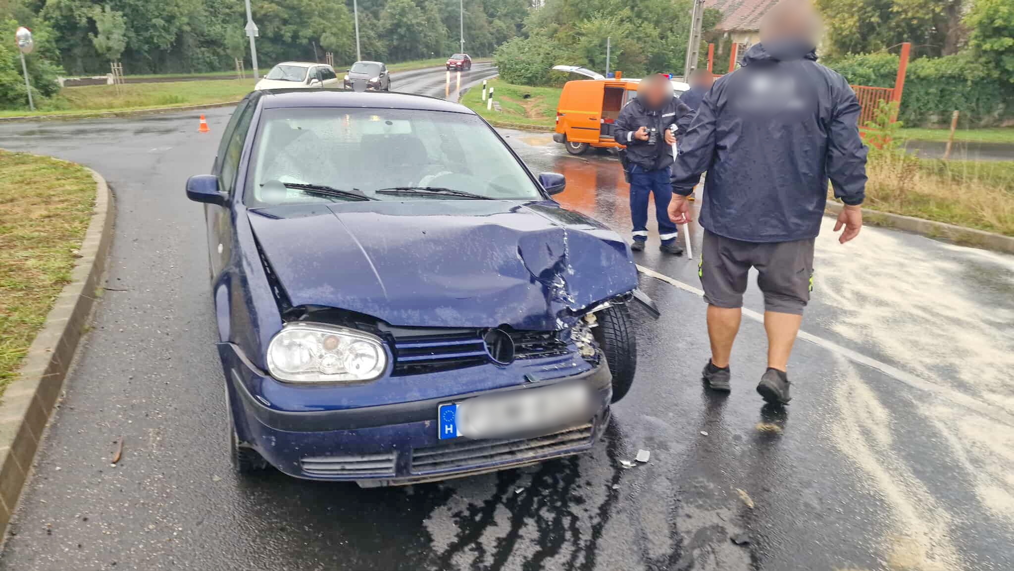 A felüljárón történt baleset részletei - két VW ütközött Szombathelyen