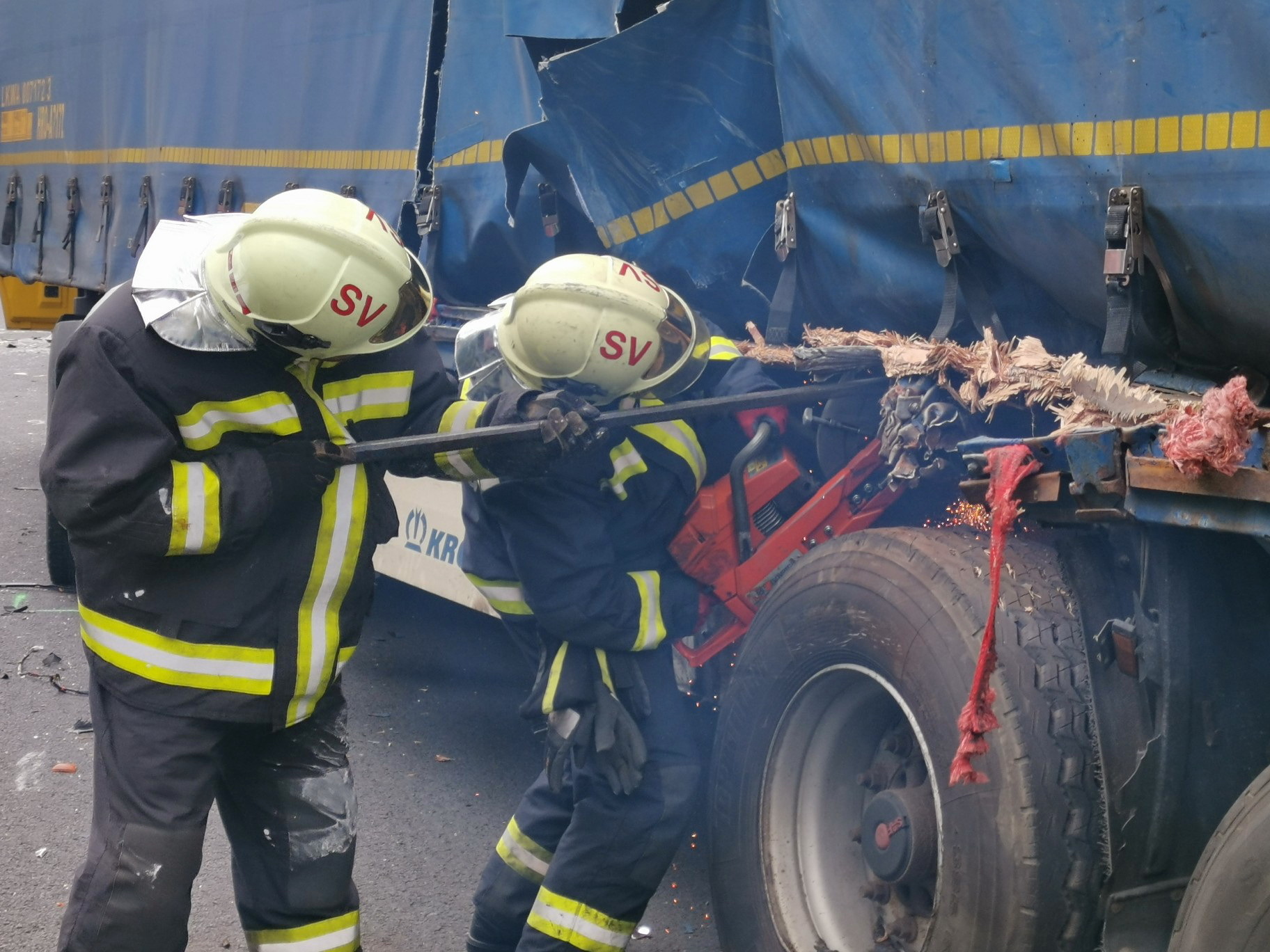 Halálos baleset Karakónál - Suzuki tért át teherautó elé