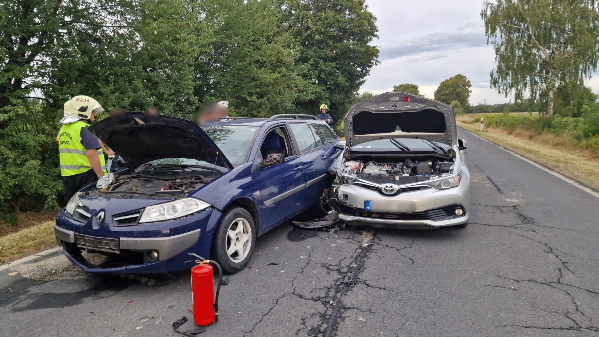 Elütött róka miatt vészfékező autó mögött ütközött négy jármű a 84-es  főúton