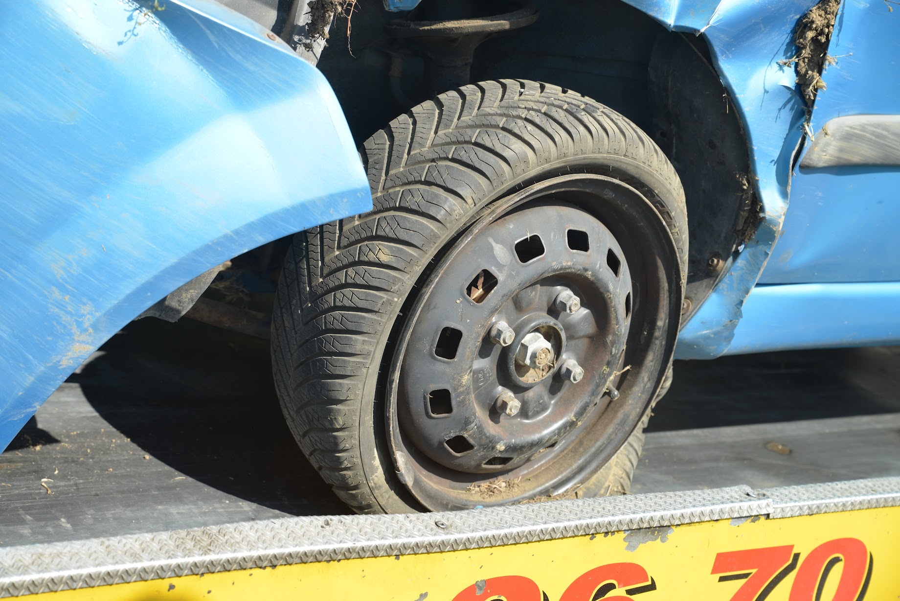 Defektet kapott és árokba hajtott egy Chevrolet a 87-es főúton, Lukácsházán