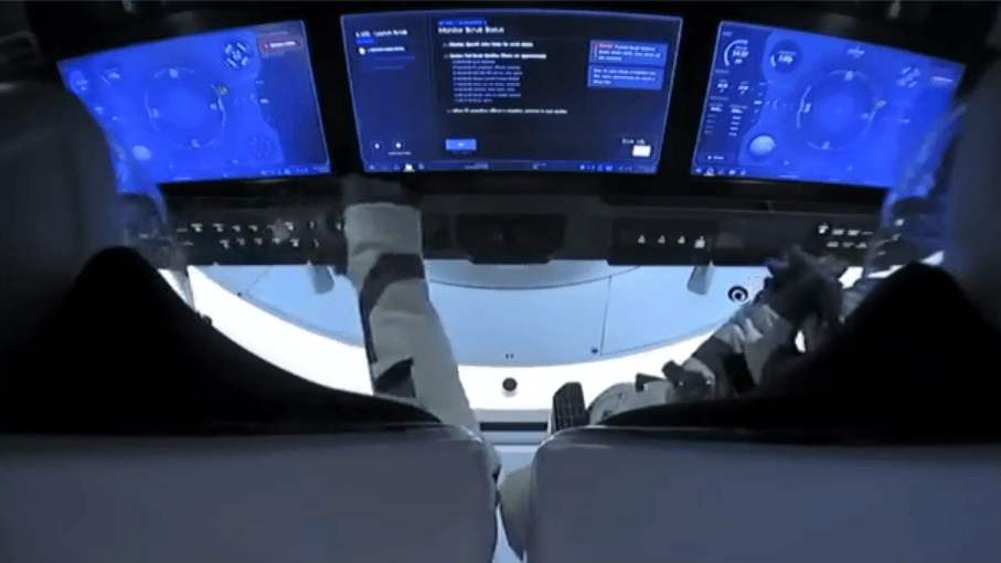 A NASA élőképe a Crew Dragon űrhajóból, a lefújt indítás után