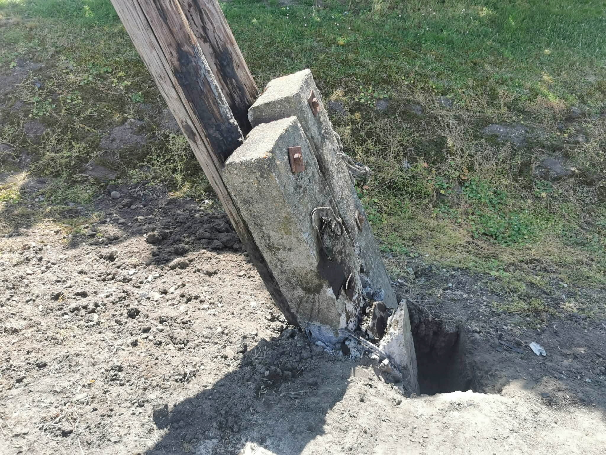 Az úti célja közelében aludt el a sofőr - VW ütközött lámpaoszlopnak Vámoscsaládon