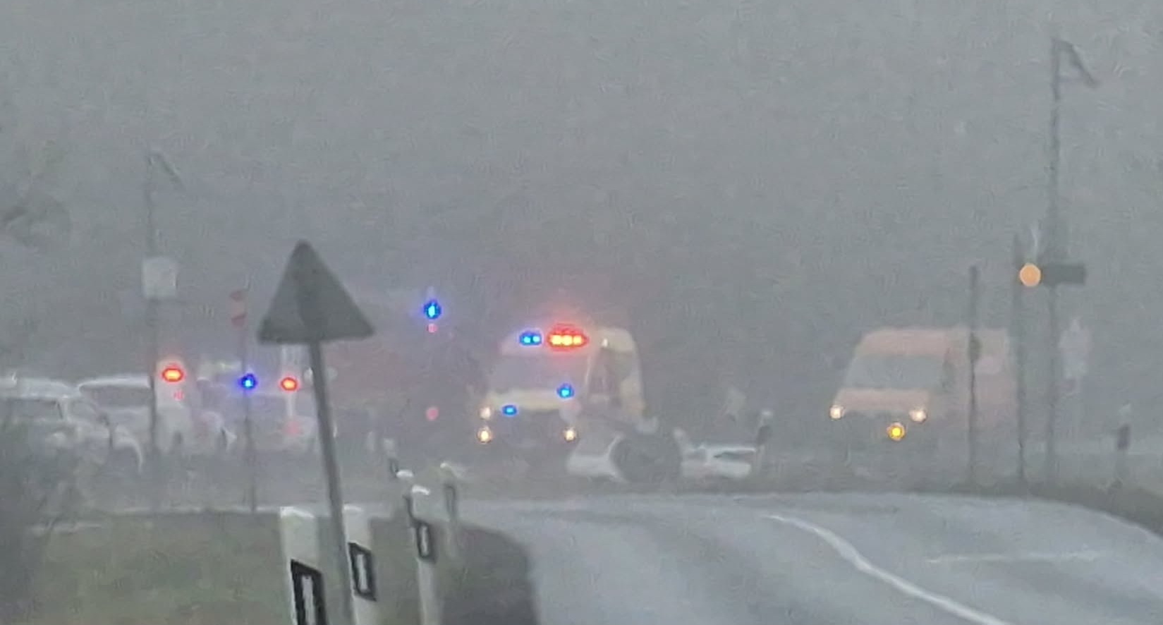 Frontális baleset miatt teljes útlezárás a 87-es főúton Vasszécseny közelében