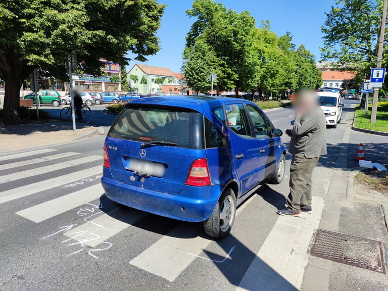 Idős asszonyt ütött el gyalogátkelőhelyen egy Mercedes Celldömölkön