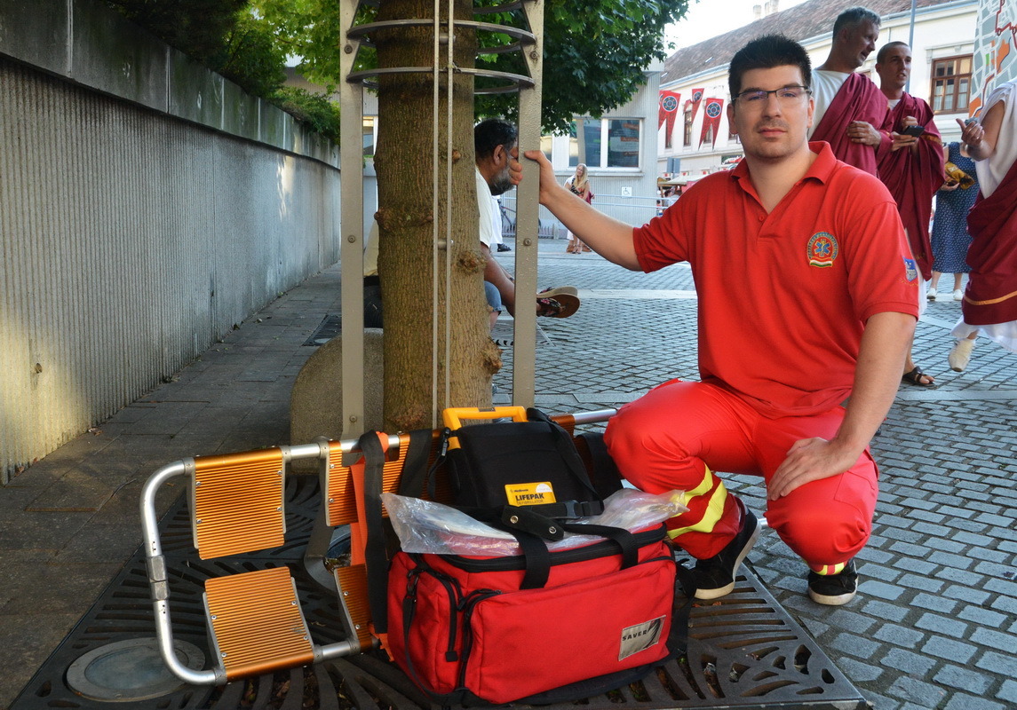 Mentő „gyalogőröket” is bevetnek a Savaria Karneválon