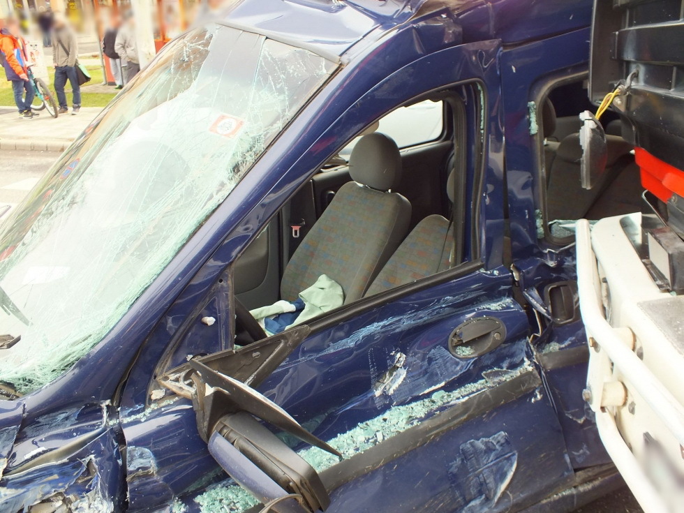 Tűzoltóautó és személyautó ütközött Zalaegerszegen 4.