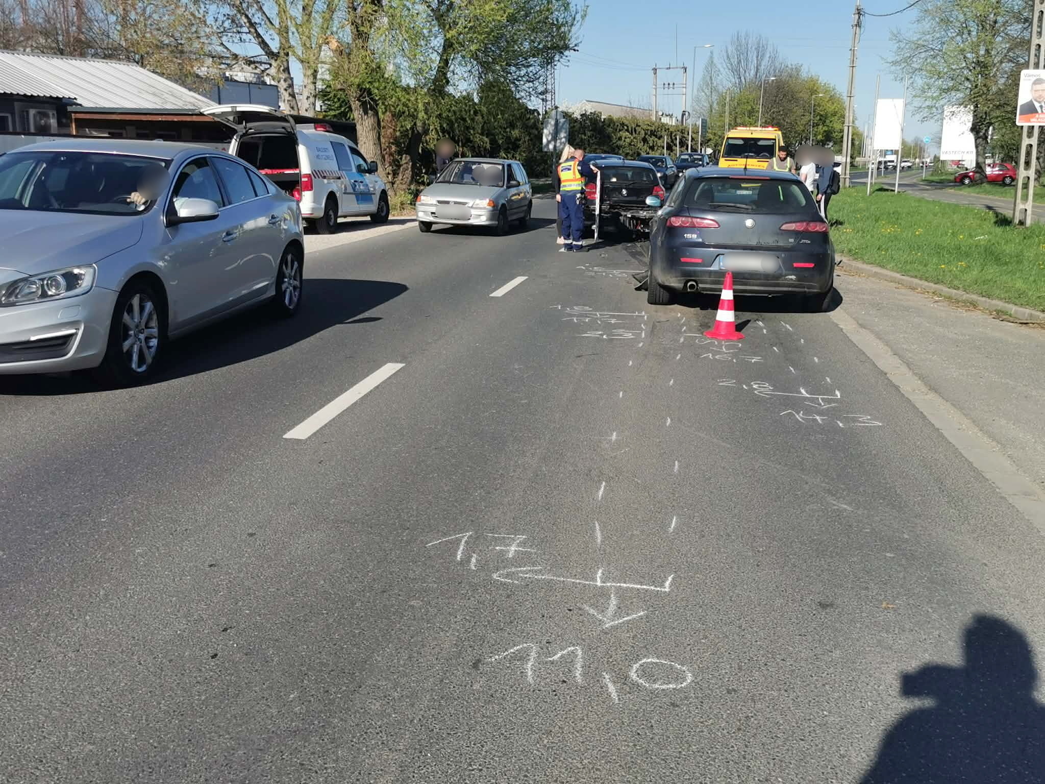 Elbambult a sofőr - BMW hátuljának ütközött egy Alfa Romeo Szombathelyen