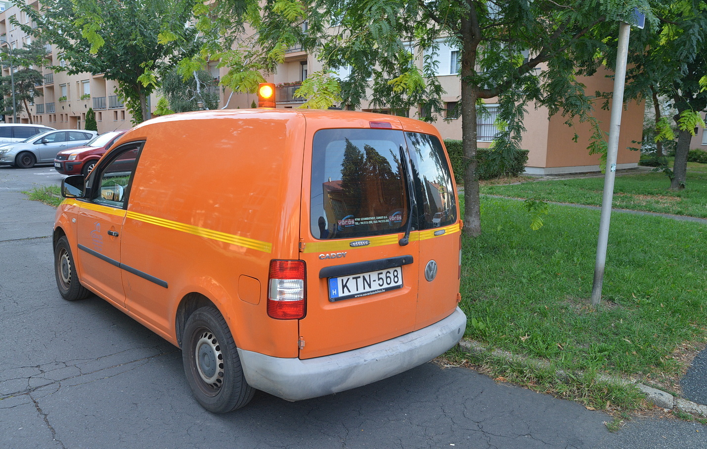 A SZOVA ügyeleti autója a helyszínen