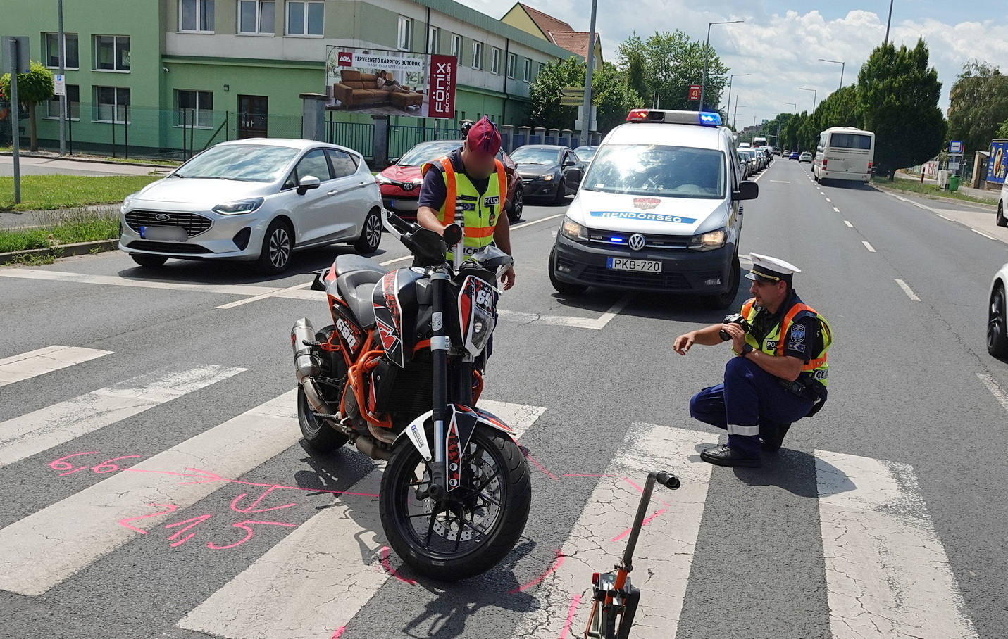 KTM motornak ütközött egy Renault Szombathelyen