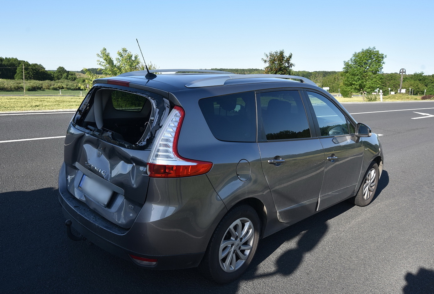 DAF teherautó ütközött álló Renaultnak Bucsu közelében, a 89-es főúton