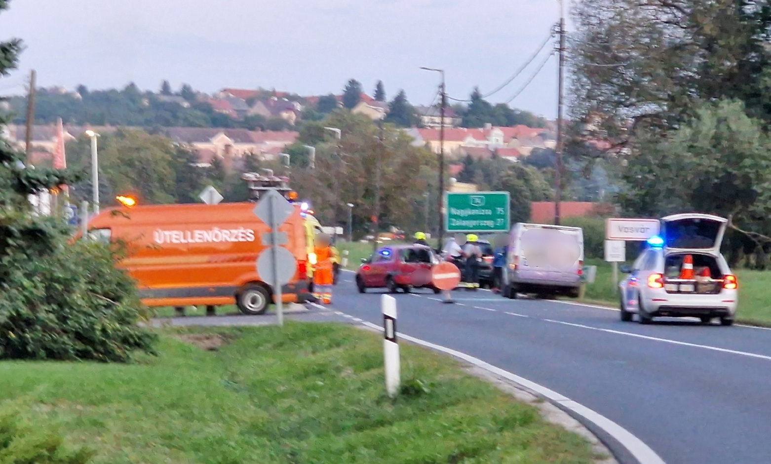Ford furgon tolta össze a sort Vasvár határában, a 74-es főúton