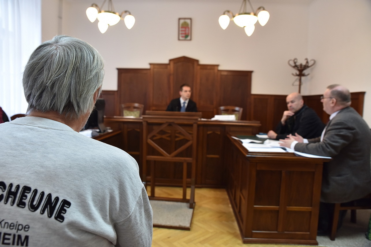 A halott anyjával együtt élő alkoholista férfi ítélethirdetése 2.