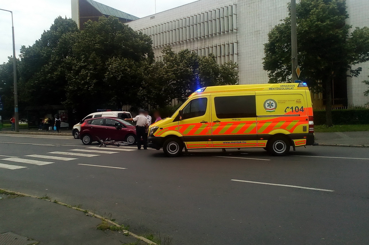 Autó elé vágott egy kerékpáros Szombathelyen 2.