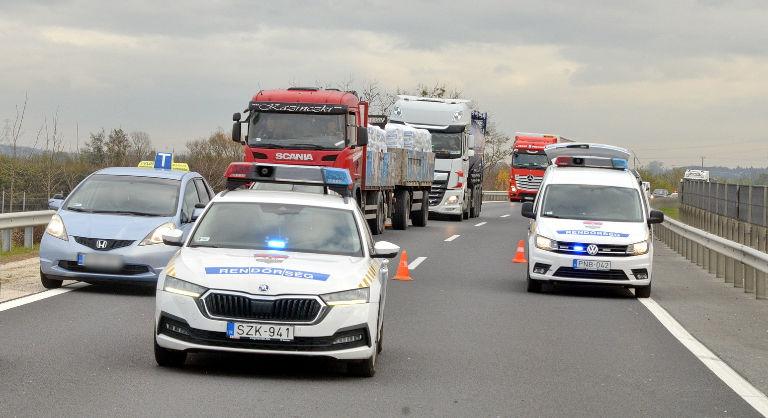 Kisebb torlódás alakult ki az M86-os autóút érintett szakaszán