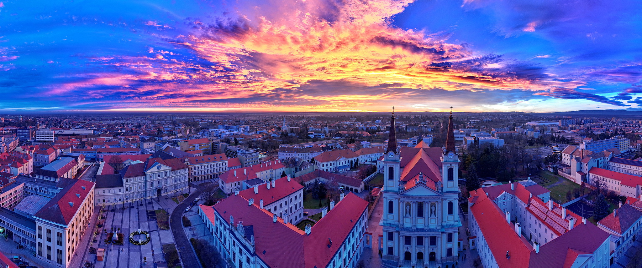 A lenyugvó nap sugarai által megvilágított felhők egy tűzmadárra emlékeztették tudósítónkat Fotó: Tánczos Mihály
