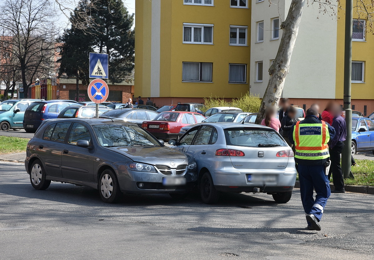Figyelmetlenségből baleset a szombathelyi Váci Mihály utcában