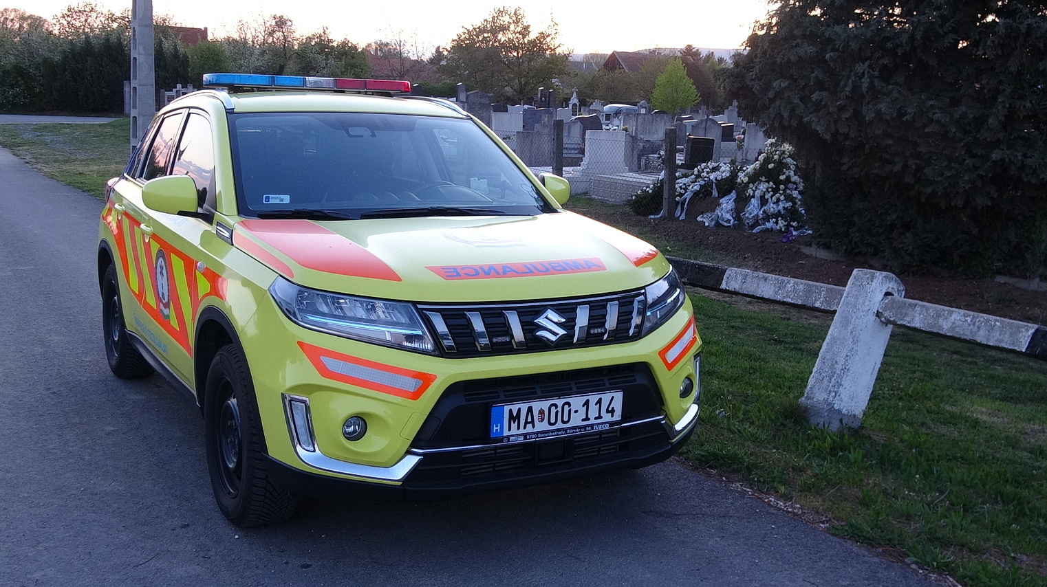 Szándékosan ugrott vonat elé egy férfi Gyöngyösfalunál - nem tudták megmenteni az életét