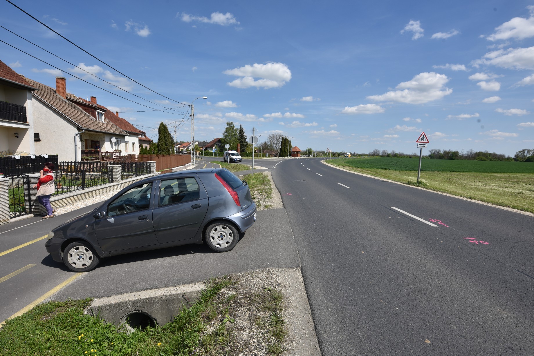 Fiat tolatott motor elé kapubejáróból Vasszécsenyben