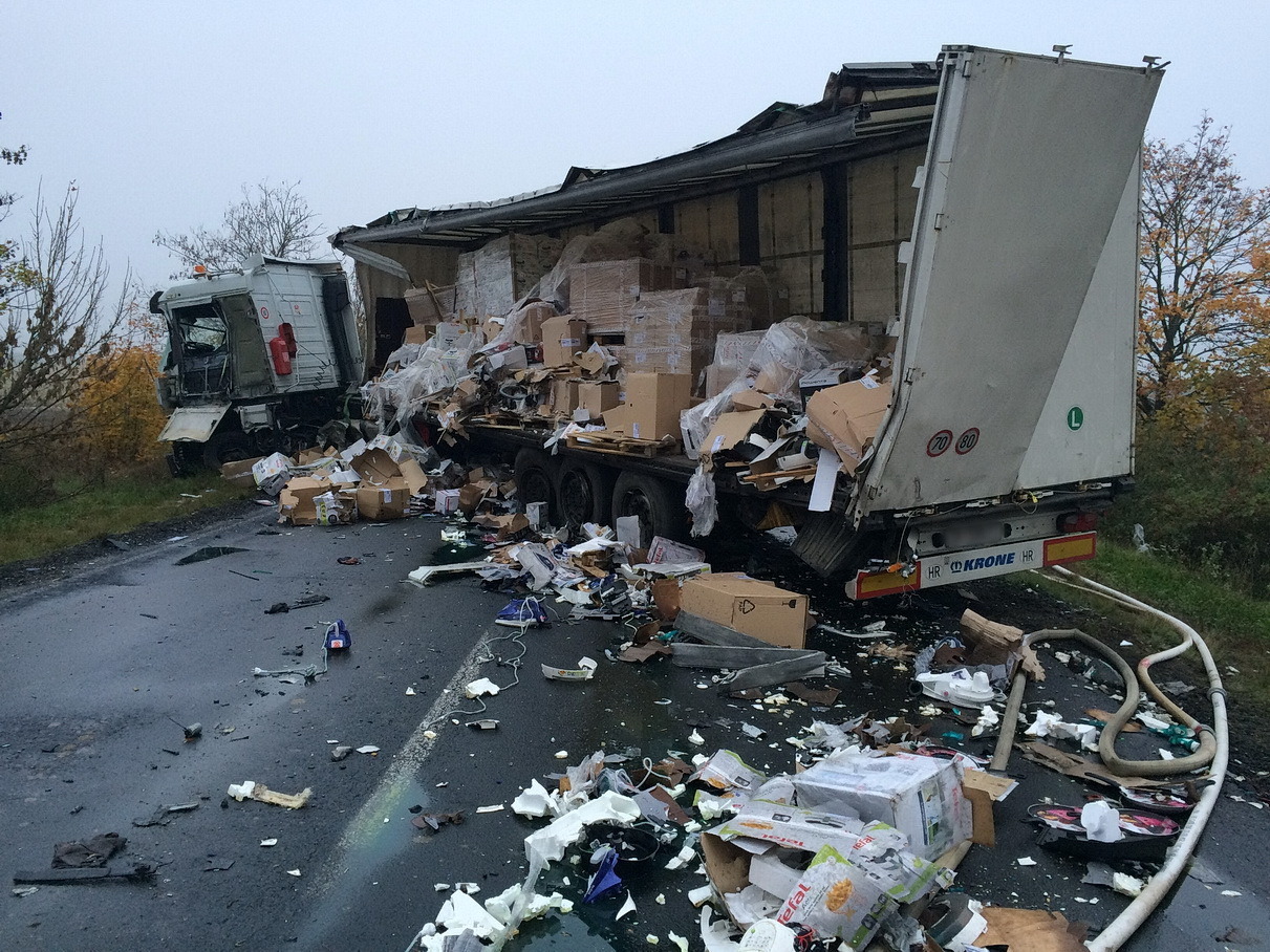 Vádat emelnek halálos kamionbalesetet okozó szlovén kamionos ellen