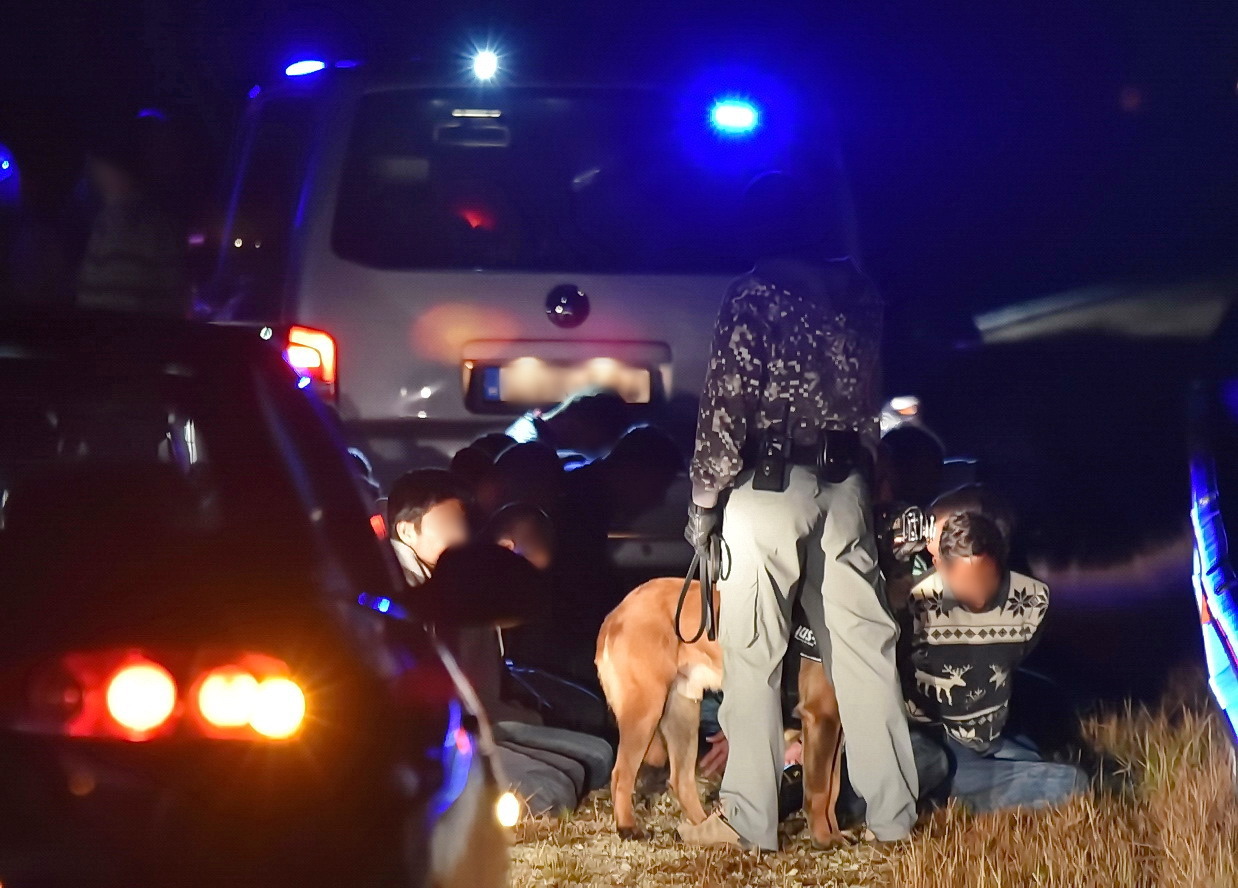 A vád embercsempészés