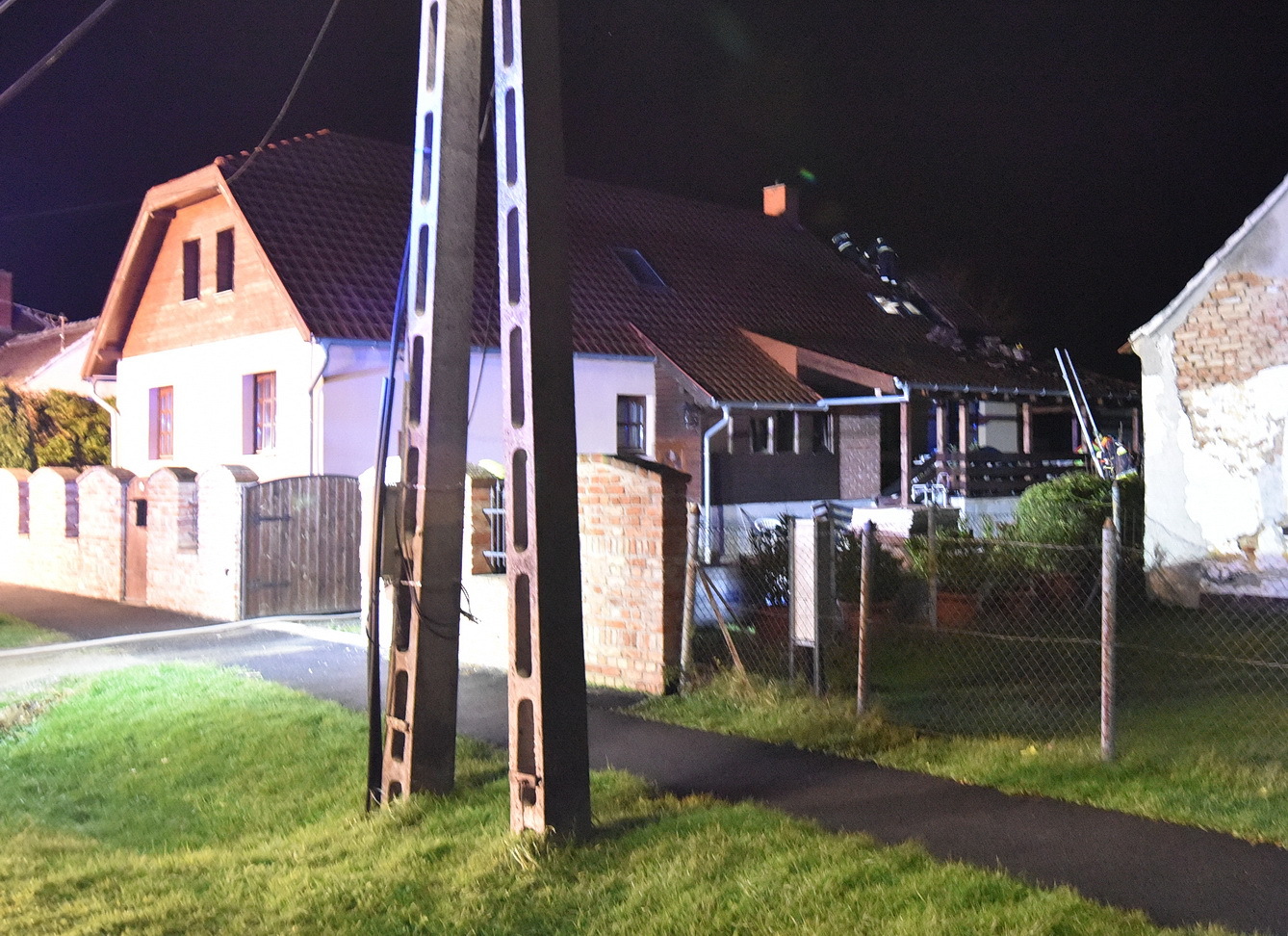 Tetőtérben keletkezett tűz a vépi Hunyadi utcában