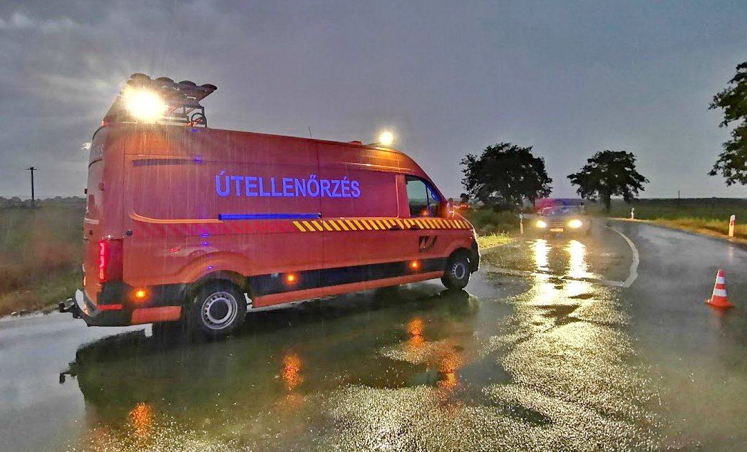 A Magyar Közút útellenőr autója