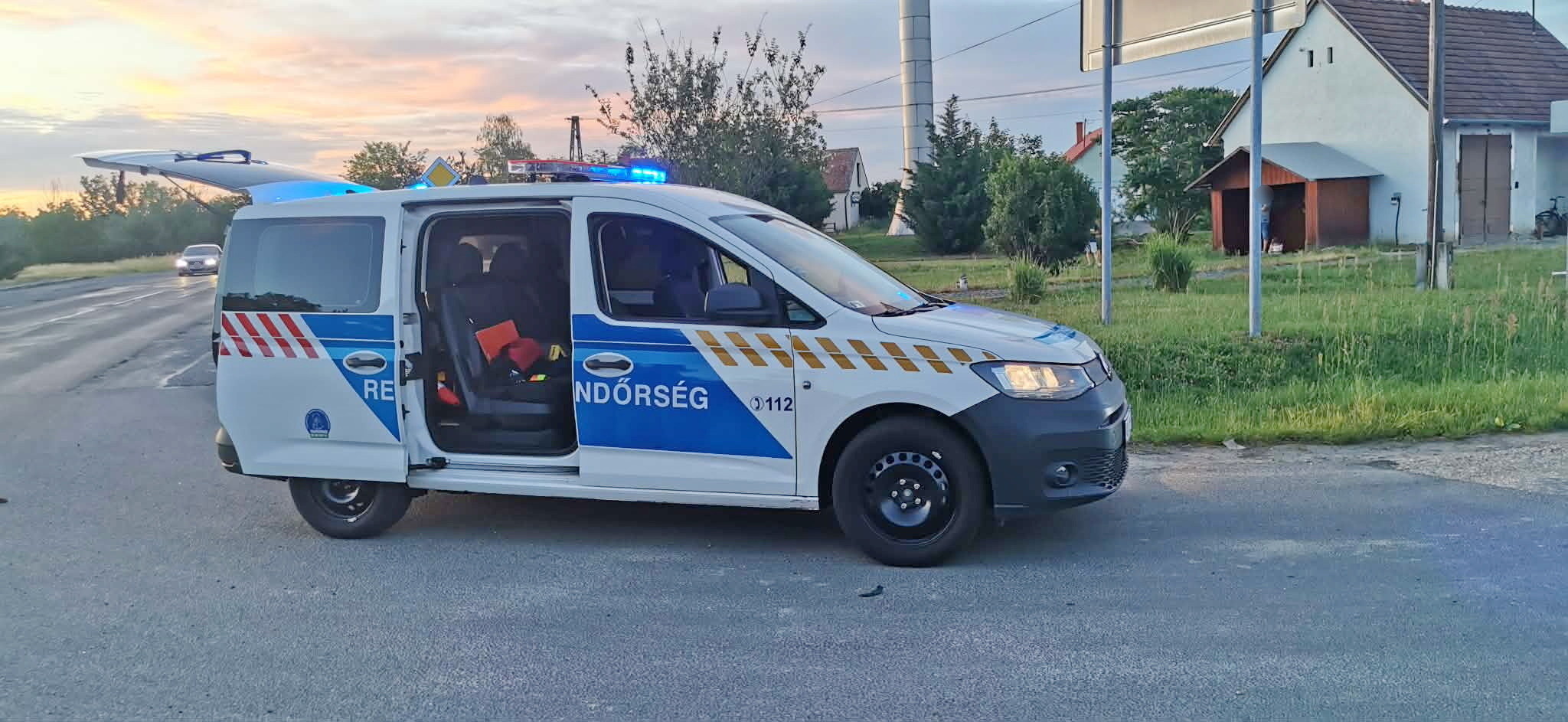 Isuzu pickupot borított fel egy Suzuki a 87-esen, Csempeszkopácsnál