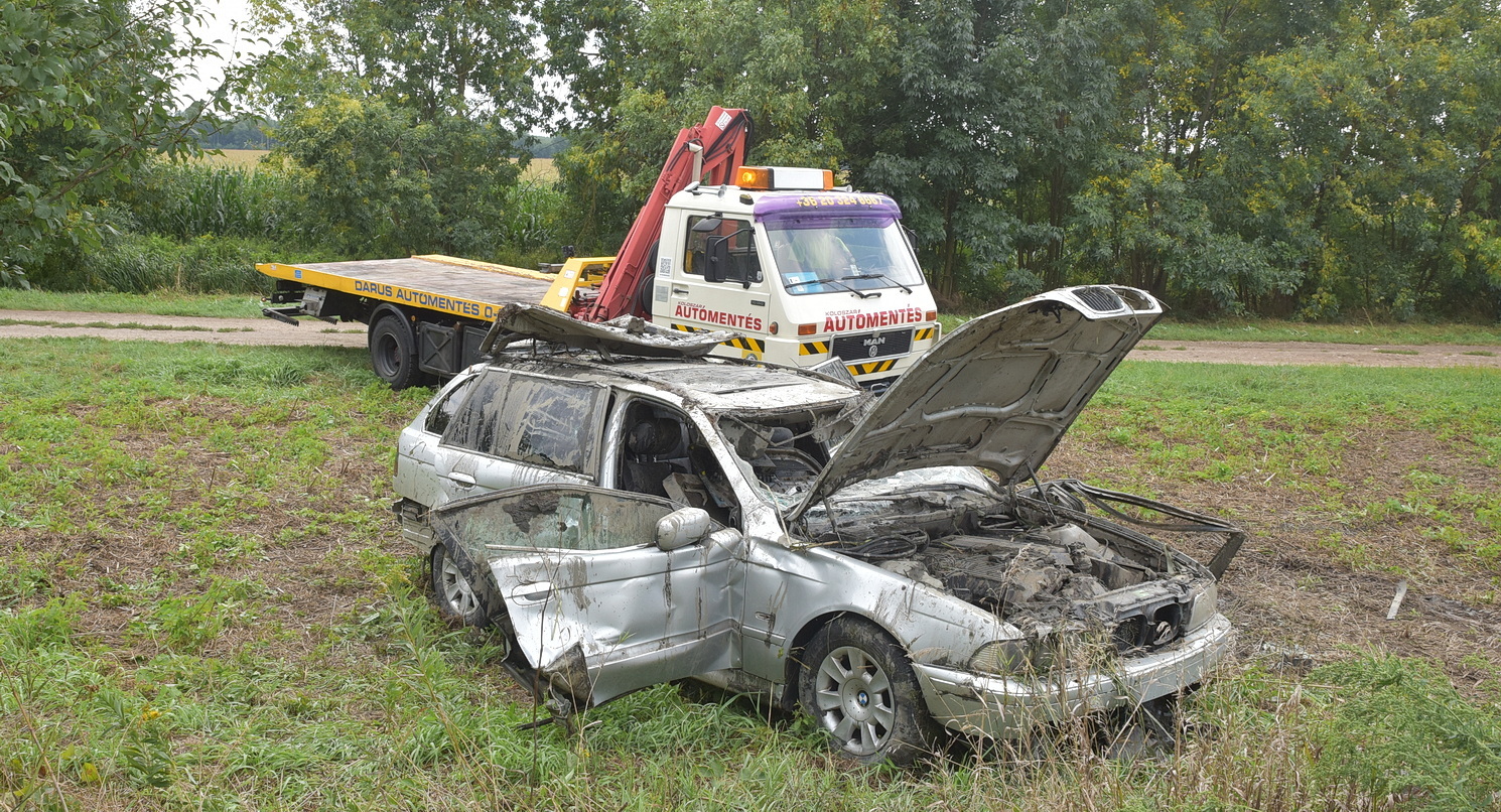 Tizenketten utaztak a BMW-ben, négyen meghaltak Kapuvárnál - Fotó: Tánczos Mihály