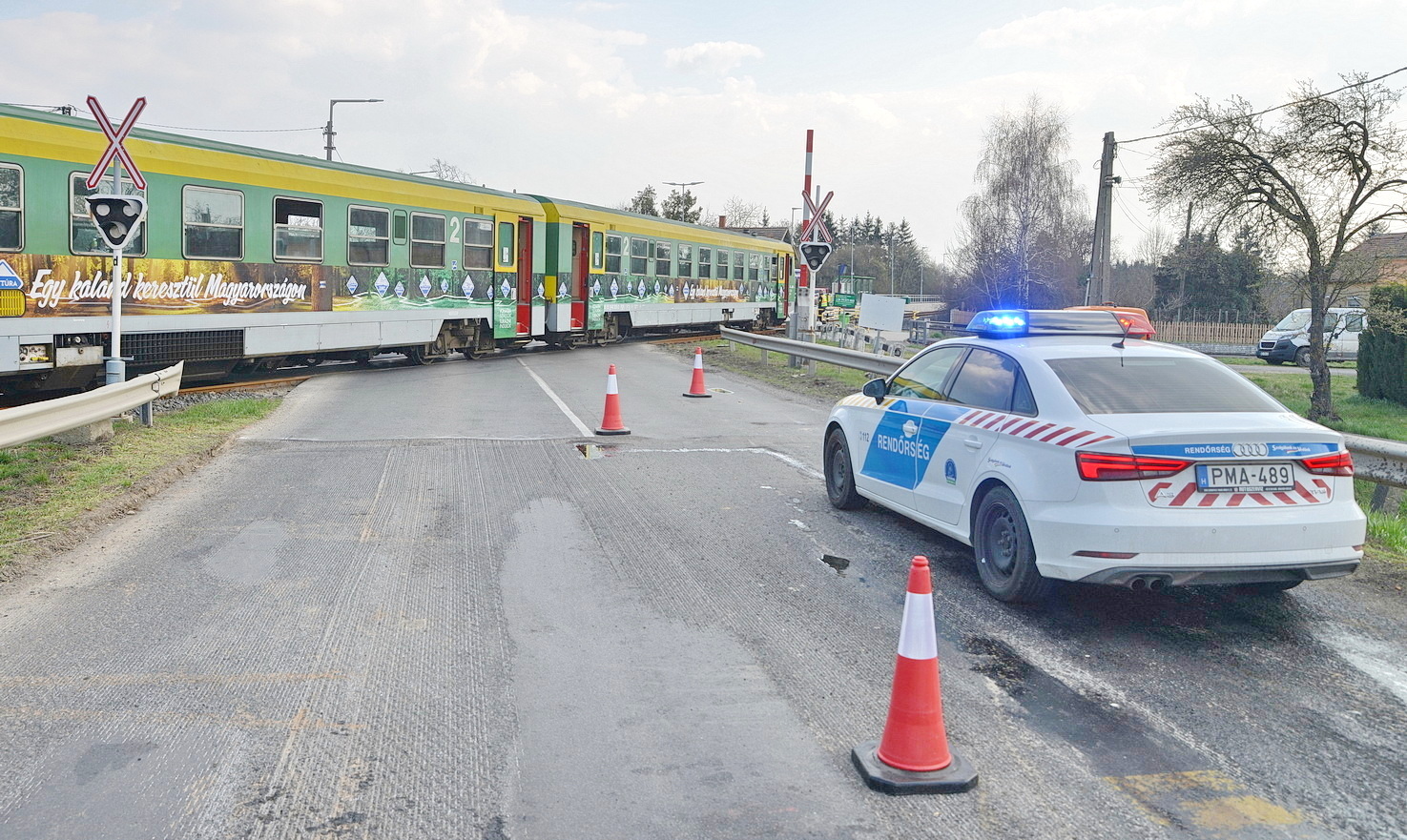Szerencsés vasúti baleset - Légifelvétel segítségével mutatjuk meg, hogyan történt az ütközés a 87-es főúton