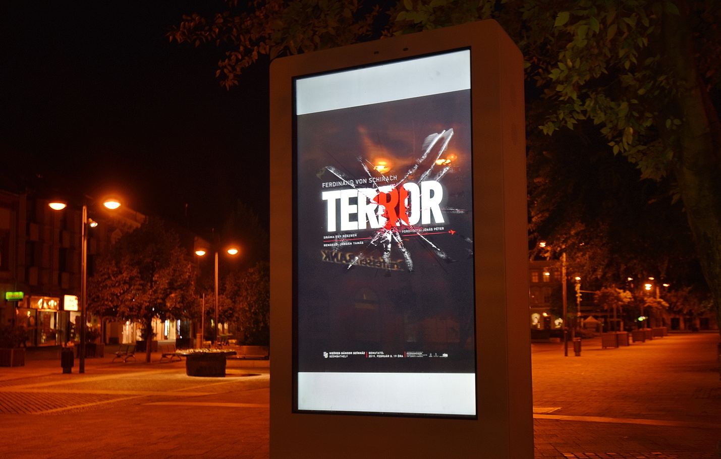 Hirdetőtábla Szombathely Fő terén