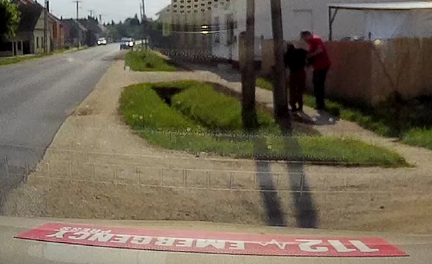 Újabb járdán fekvő emberbe botlottunk
