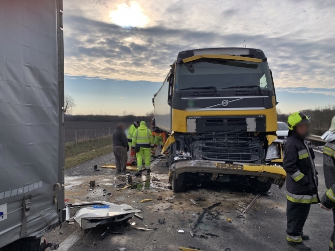 Halálos baleset az M1-es autópályán, Mosonmagyaróvár közelében