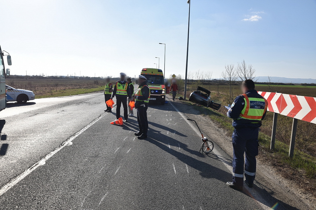 Sőlyos baleset Szombathely határában, a 87-es főúton