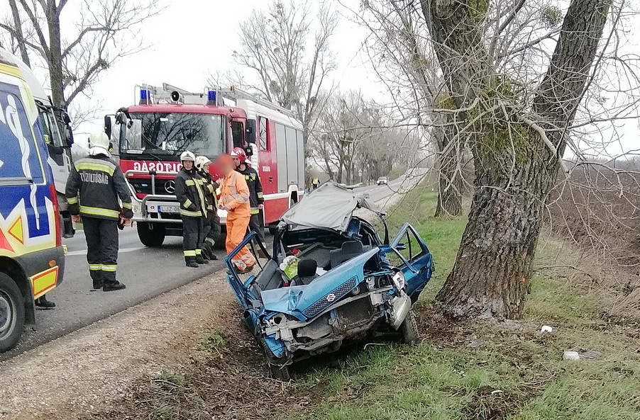 Halálos baleset Tata és Környe között - Fotó: Katasztrófavédelem