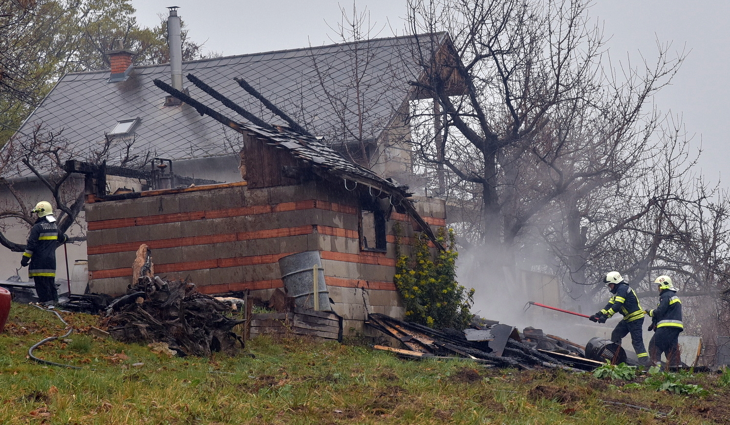 Leégett egy pálinkafőzde Velemben