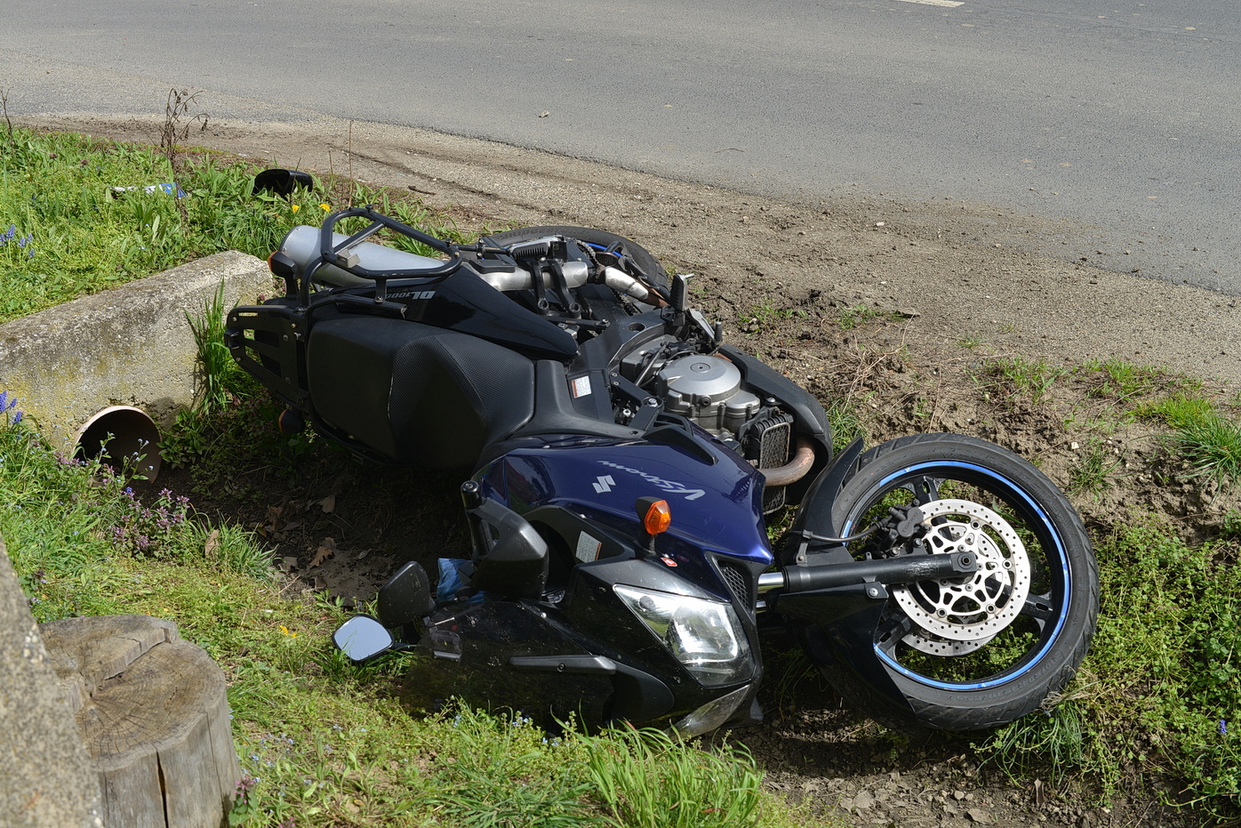 A motoros a becsapódás előtt elengedte a motort - egy Skoda hajtott elé