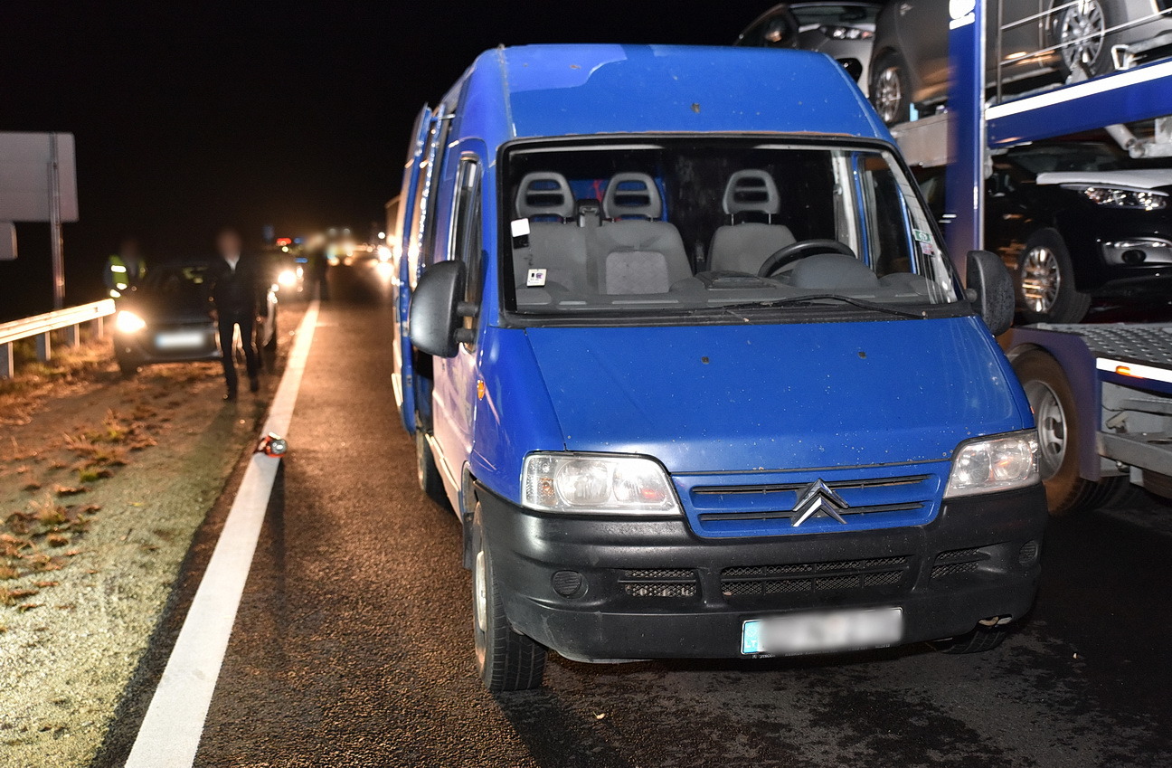 A vád embercsempészés